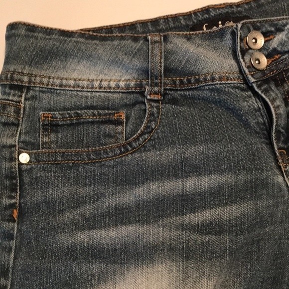 L.E.I. Jean Shorts -  11 Junior - Picture 2 of 4